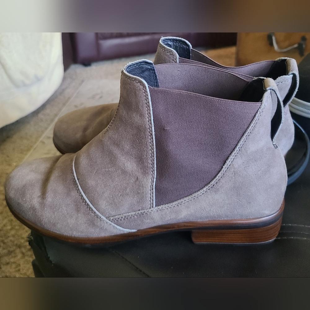 NWOT Naot Ruzgar Chelsea Boot